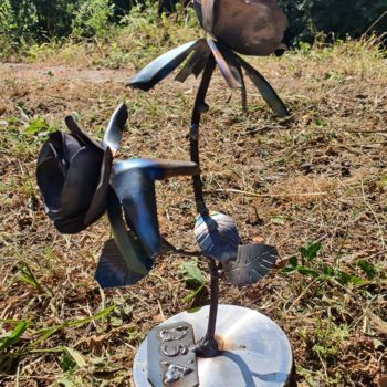 Sculpture titled "Au nom de la Rose" by D.S.A.Rt, Original Artwork, Metals