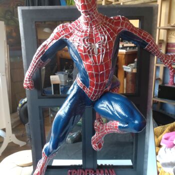Γλυπτική με τίτλο "Spider-Man" από D.S.A.Rt, Αυθεντικά έργα τέχνης, Ρητίνη Τοποθετήθηκε στο Ξύλινο φορείο σκελετό