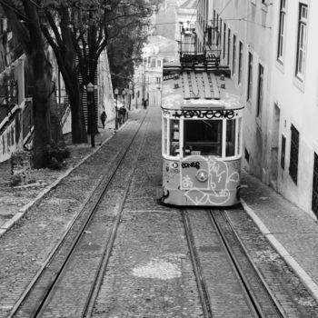摄影 标题为“Tram Lisboa” 由Samir Daadoua, 原创艺术品