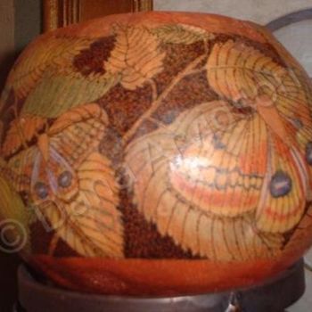 Escultura titulada "Lo Moth Gourd" por Dana Arvidson, Obra de arte original, Oleo