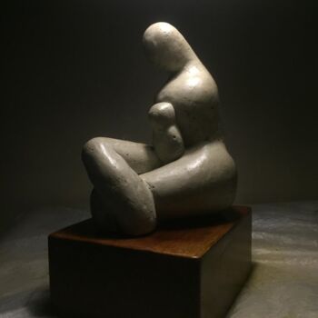 Скульптура под названием "Mother and Child # 3" - Daniel Gomez, Подлинное произведение искусства, бетон