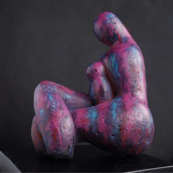 Escultura titulada "Purple Mama" por Daniel Gomez, Obra de arte original, Hormigón