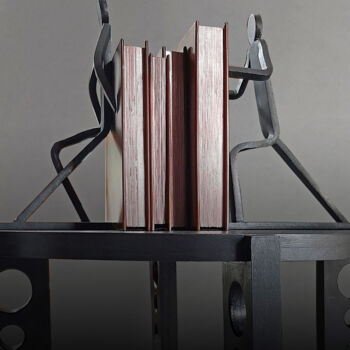 Scultura intitolato "Livres sur table" da Daniel Le Piouff, Opera d'arte originale, Metalli