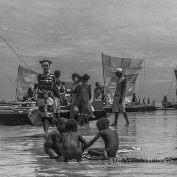 Photographie intitulée "Pêcheurs malgaches" par Daniel Roblin, Œuvre d'art originale, Photographie numérique