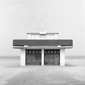 Photographie intitulée "Les Garages" par Daniel Sohier, Œuvre d'art originale, Photographie argentique Monté sur Aluminium