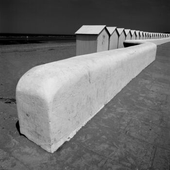 Photographie intitulée "Cabines de mer 03" par Daniel Sohier, Œuvre d'art originale, Photographie argentique Monté sur Alumi…