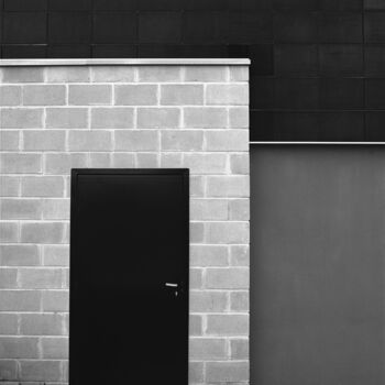 Fotografia zatytułowany „La Porte noire” autorstwa Daniel Sohier, Oryginalna praca, Fotografia filmowa Zamontowany na Alumin…