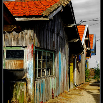 Photographie intitulée "Cabanes ostreicoles2" par Daniel Hess, Œuvre d'art originale