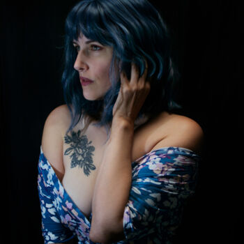 "Lady in Blue 2" başlıklı Fotoğraf Danielle Yvonne tarafından, Orijinal sanat, Dijital Fotoğrafçılık