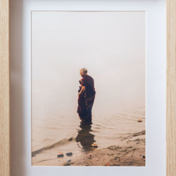 「WOMAN PRAYING - Dur…」というタイトルの写真撮影 Danilo Floreaniによって, オリジナルのアートワーク, デジタル