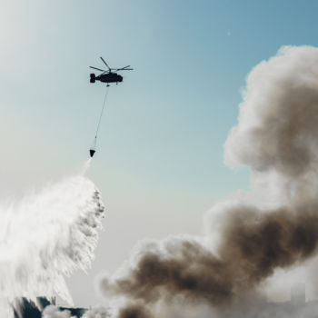 「Firefighter helicop…」というタイトルの写真撮影 Daniil Ivanovによって, オリジナルのアートワーク, 操作されていない写真