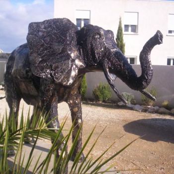 Sculpture titled "Elephante" by Didier Dantras, Original Artwork, Metals