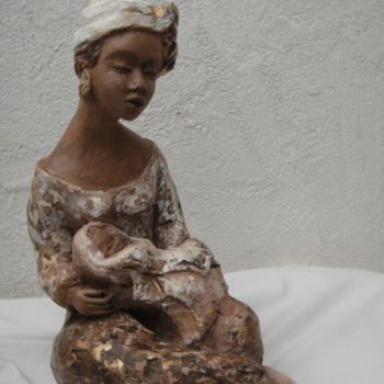 Скульптура под названием "Lucy" - Danielle Benotto, Подлинное произведение искусства, Терракота