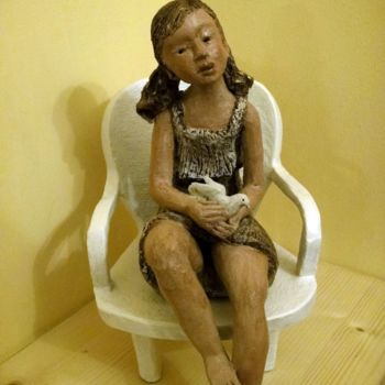 Skulptur mit dem Titel "lili et l'oiseau" von Danielle Benotto, Original-Kunstwerk, Terra cotta