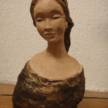 「Héléna」というタイトルの彫刻 Danielle Benottoによって, オリジナルのアートワーク, テラコッタ