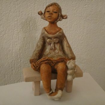 Sculpture titled "Lili et la peluche" by Danielle Benotto, Original Artwork, Terra cotta