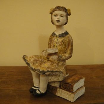 Sculpture intitulée "La petite lectrice…" par Danielle Benotto, Œuvre d'art originale