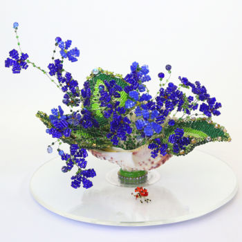 「Violets」というタイトルの彫刻 Natalia Bulbaによって, オリジナルのアートワーク, モザイク プレキシガラスにマウント
