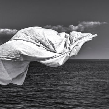 Photography titled "linge face à la mer…" by Philippe Darnault, Original Artwork, Digital Photography Mounted on Aluminium