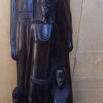Sculptuur getiteld "Maasai family tree…" door Obed Omwange, Origineel Kunstwerk, Hout