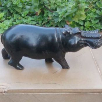 Sculpture intitulée "Ebony hippo small" par Obed Omwange, Œuvre d'art originale, Bois