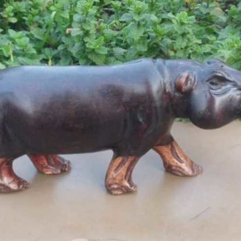 Sculptuur getiteld "Rosewood hippo" door Obed Omwange, Origineel Kunstwerk, Hout