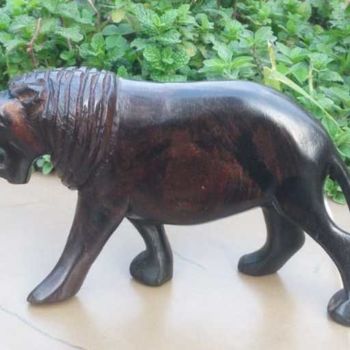 Sculpture intitulée "Ebony lion small" par Obed Omwange, Œuvre d'art originale, Bois