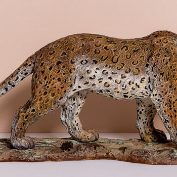 「LEOPARD」というタイトルの彫刻 Christian Duvette Sculpteur Animalierによって, オリジナルのアートワーク, 樹脂