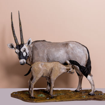 「ORYX ET SON PETIT」というタイトルの彫刻 Christian Duvette Sculpteur Animalierによって, オリジナルのアートワーク, 樹脂