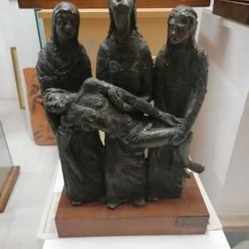 Sculpture intitulée "Pietà bronzo" par Vincenzo De Filippis, Œuvre d'art originale, Bronze
