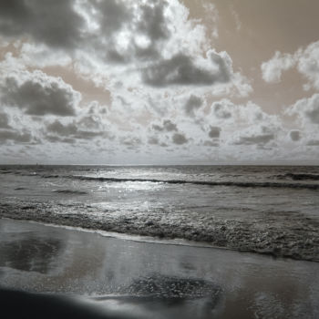 Photography titled "Noordzee strand 2" by Thea De Gier, Original Artwork