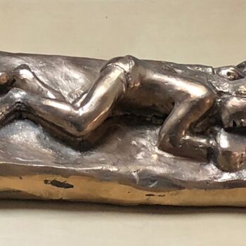 Skulptur mit dem Titel "fillette au nounours" von Denis Thebaudeau, Original-Kunstwerk, Bronze