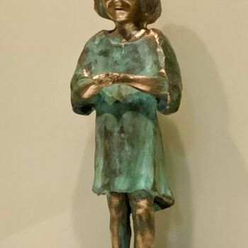 Sculpture intitulée "petite fille avec u…" par Denis Thebaudeau, Œuvre d'art originale, Bronze