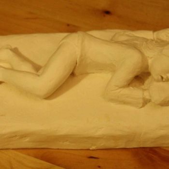 Скульптура под названием "fillette au mounours" - Denis Thebaudeau, Подлинное произведение искусства, Литьё