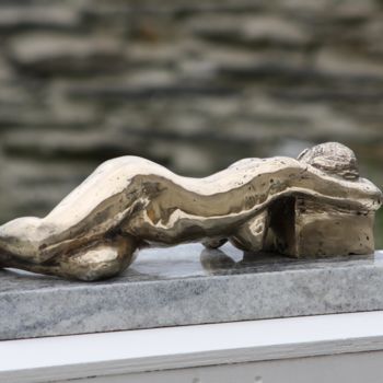 Sculpture titled "Manon couchée bronze" by Denis Thebaudeau, Original Artwork, Bronze