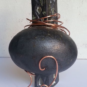 Skulptur mit dem Titel "terre et cuivre 1" von Diane Bonan, Original-Kunstwerk, Terra cotta