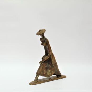 Sculpture titled "La femme qui marche…" by Didier Fournier, Original Artwork, Bronze