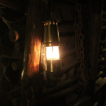 Photographie intitulée "La lampe de mineur" par Didier Piron, Œuvre d'art originale