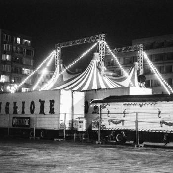 Photographie intitulée "Noctambule #3" par Dimitri Sandler, Œuvre d'art originale, Photographie argentique