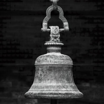 Photographie intitulée "Floating bell" par Dimitrios Paterakis, Œuvre d'art originale, Photographie numérique