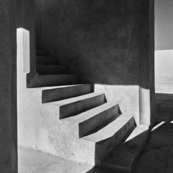 Fotografía titulada "Shadows on the steps" por Dimitrios Paterakis, Obra de arte original, Fotografía digital