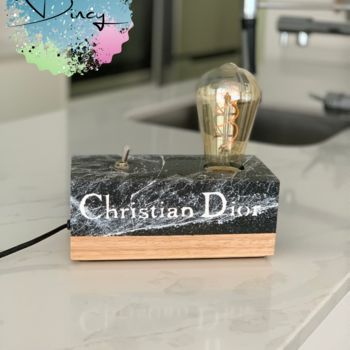 Design intitulée "Lampe Christian Dior" par Dincy, Œuvre d'art originale, Luminaire