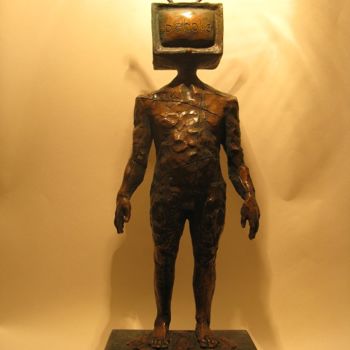 Sculpture intitulée "телезритель" par Dmitrii Morozov, Œuvre d'art originale, Bronze Monté sur Autre panneau rigide