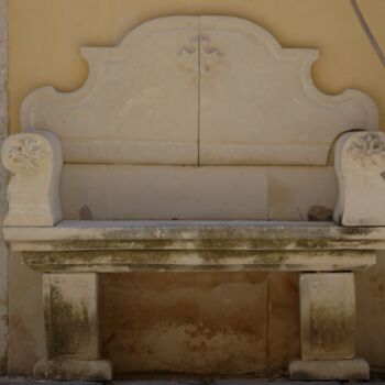 Фотография под названием "2. marble seat" - Doen, Подлинное произведение искусства, Цифровая фотография