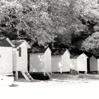 Photographie intitulée "beach cabin noirmou…" par Dol, Œuvre d'art originale