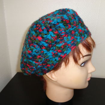 Artisanat intitulée "BERET MULTICOLORE" par Domcreations35, Œuvre d'art originale, Chapeaux et casquettes