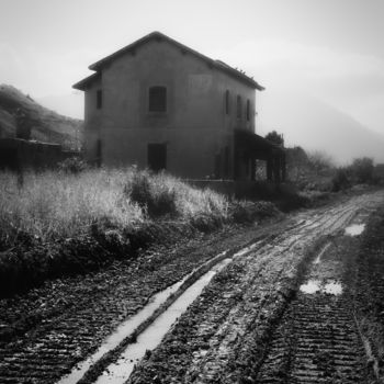Photography titled "La vecchia stazione" by Domenico Guddo, Original Artwork