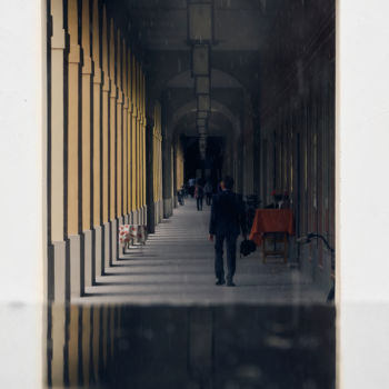 Fotografie mit dem Titel "La table rouge" von Domenico Guddo, Original-Kunstwerk, Digitale Fotografie