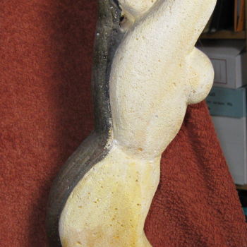 Sculptuur getiteld "femme-a-la-longue-c…" door Bertrand Domin, Origineel Kunstwerk, Gips