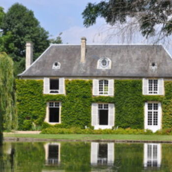 Fotografia intitulada "Villa avec étang" por Dominique Goujard, Obras de arte originais, Fotografia digital